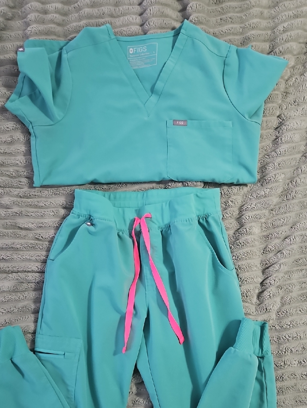 Figs Surgical Green Scrub Top and Jogger Pants with Pink Drawstring